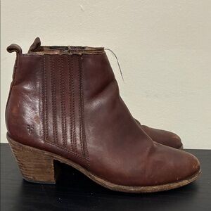 Frye Alton Chelsea Boot Brown leather ankle boots size 10
